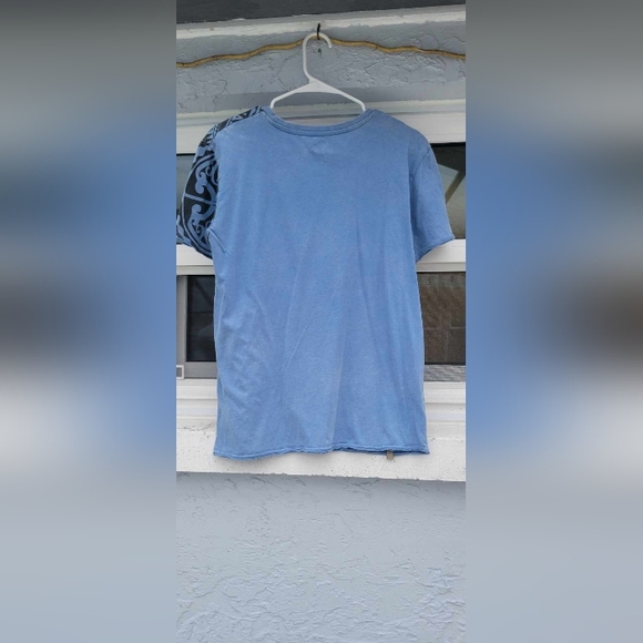 Maori Hook Tee - Picture 2 of 3